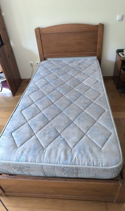 Cama + colchão + estrado + mesa de cabeceira64409448374529120