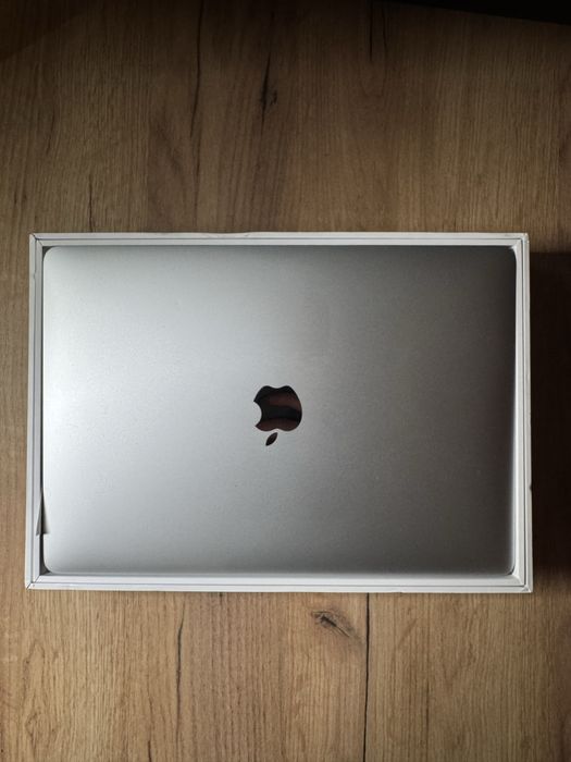 MacBook Air m1 2020 8/512