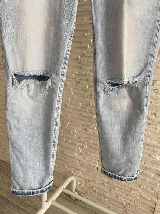 Piękne Pinko  przecierane dżinsy z dopinanym łańcuszkiem jaskółki