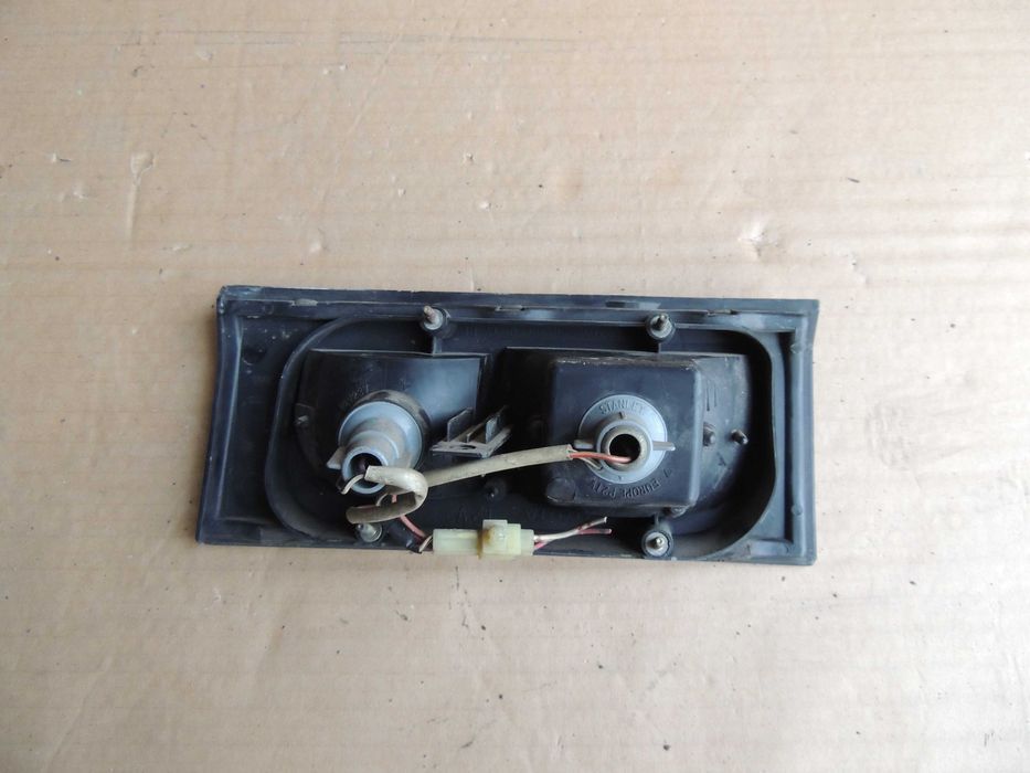 Lampa tył tylna lewa w klapę europejska Toyota Camry II 2 88-92 KOMBI