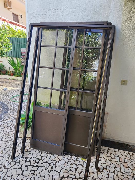 2 Janelas de sacada em bom estado