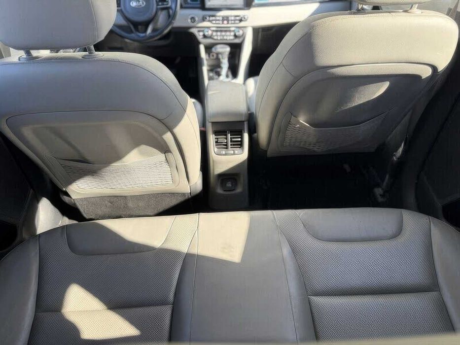 Kia Niro Hybrid      2017