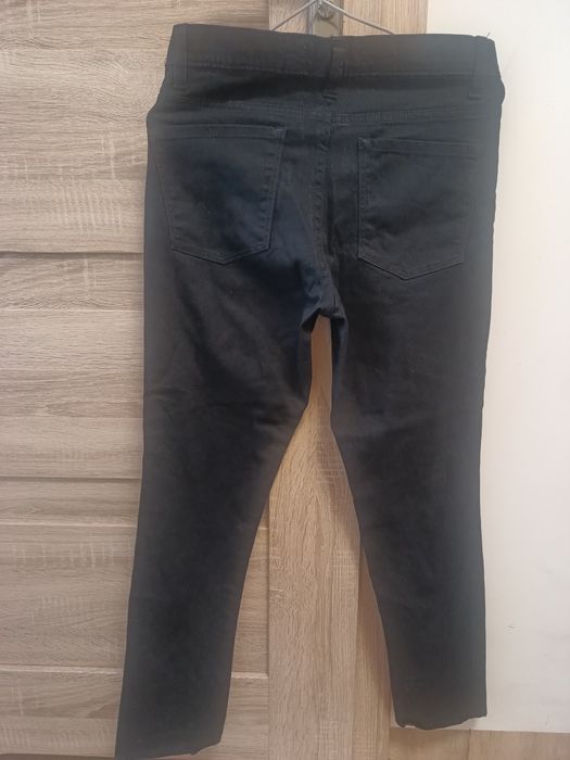 Damskie czarne klasyczne jeansowe spodnie marki Cubus 38/M