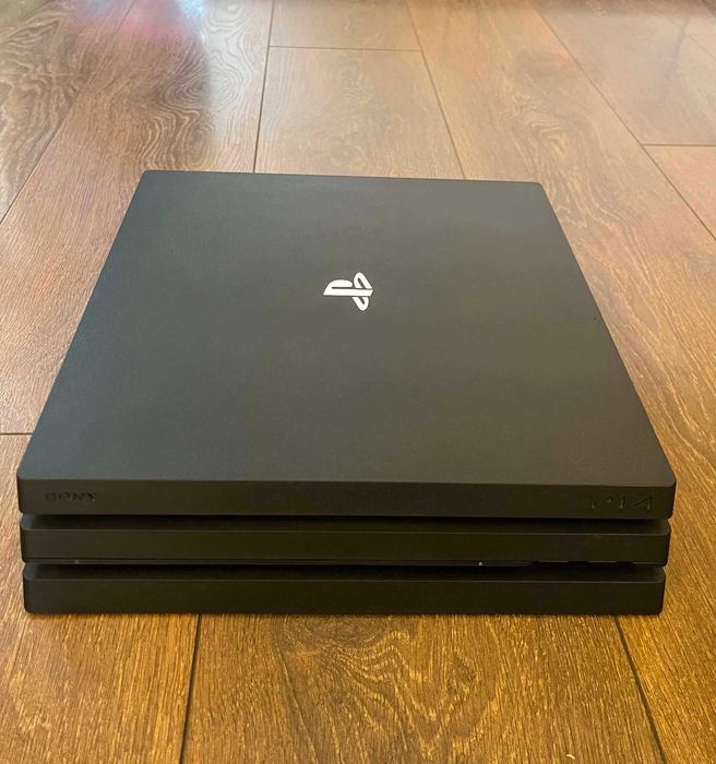 Playstation 4 PRO 1TB CUH-7216B - Stan BDB, BEZ PADA