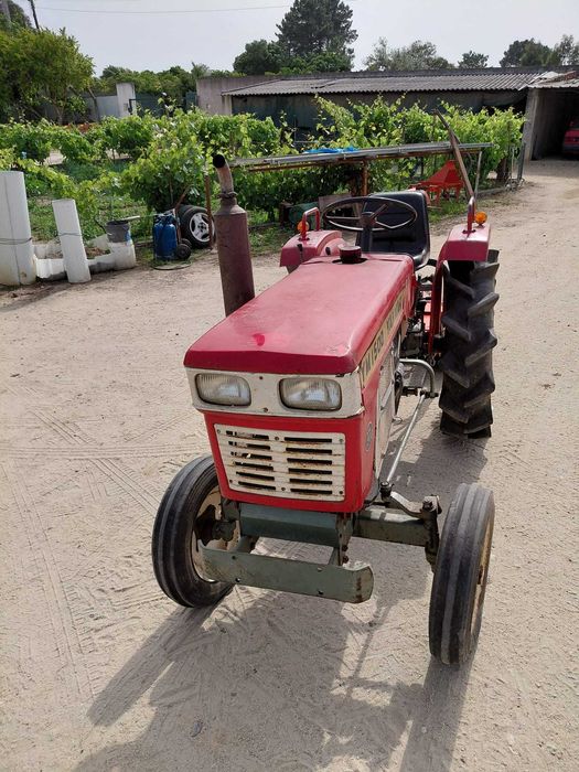 Trator Yanmar YM 1500 com corta mato