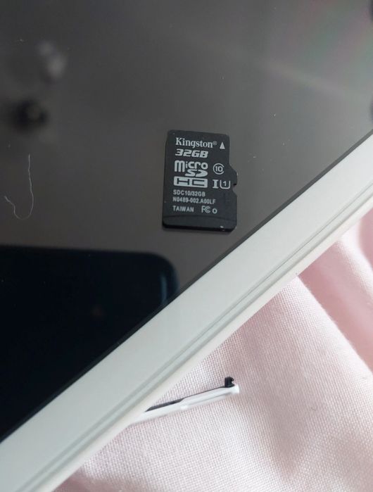 Samsung galaxy tab e (9.6"). zestaw z kartą 32gb i etui