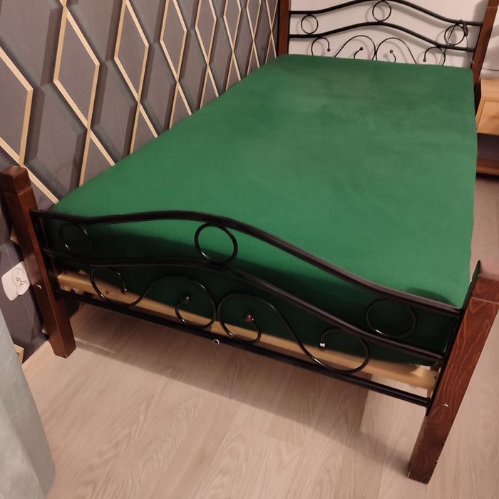 Łóżko z materacem 100x200