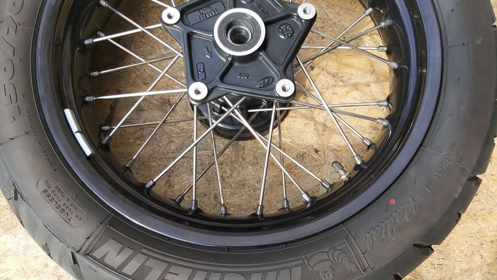 Kolo  felga F800gs 2015r   sprzedajemy  razem  z  opona