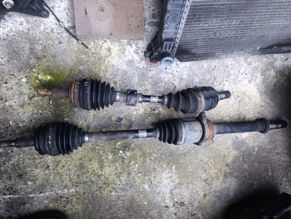 Полувісь привід TOYOTA AURIS I 1 E15 2.0 D4D 1AD-FTV