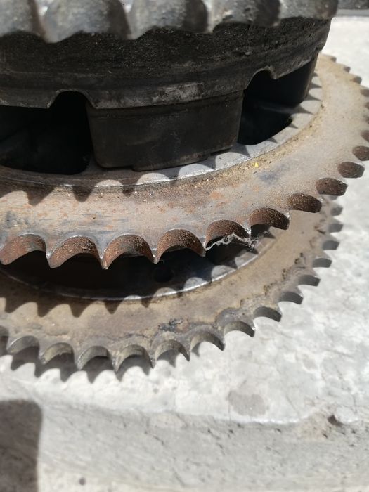 Задняя и передняя ведущие звёзды ява Jawa 634 638: 500 грн. - Цепи