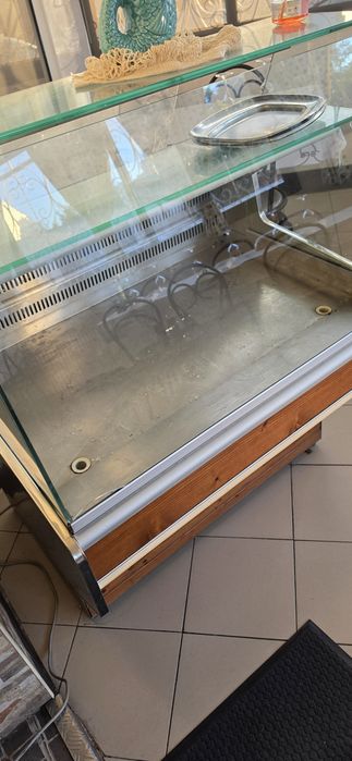 Vitrine de frio  em pleno funcionamento