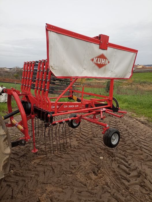 Juntador de feno KUHN