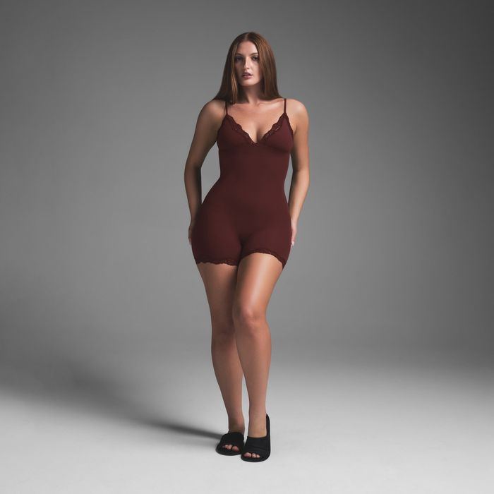 SKIMS fit everybody lace triangle onesie - комбінезон коричневий