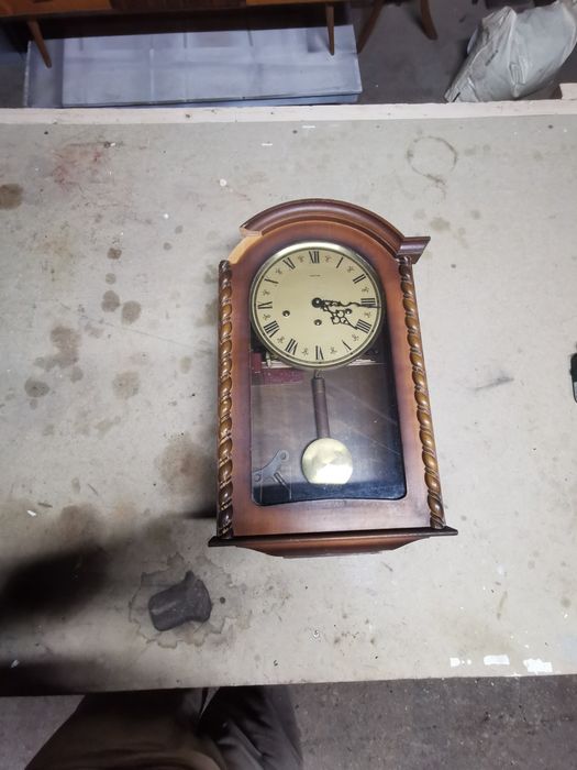 Relógio antigo de pêndulo