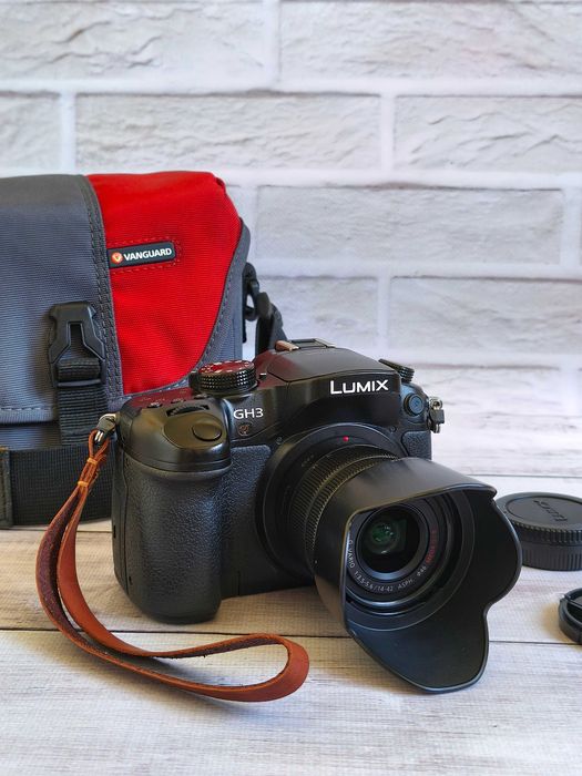 Фотоапарат Panasonic DMC-GH3 (Lumix 14-42mm II)