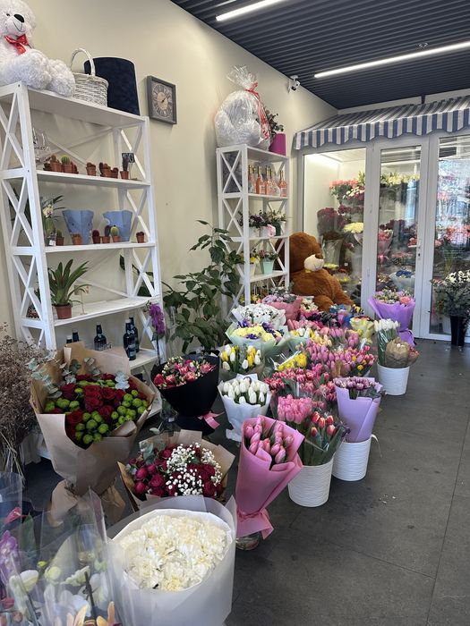 Продам  Цветочный бутик. Цена договорная