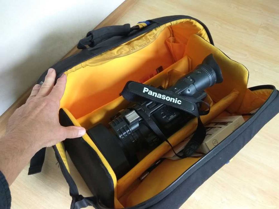 Професійна відеокамера Camcorder Panasonic AG-HVX204AER