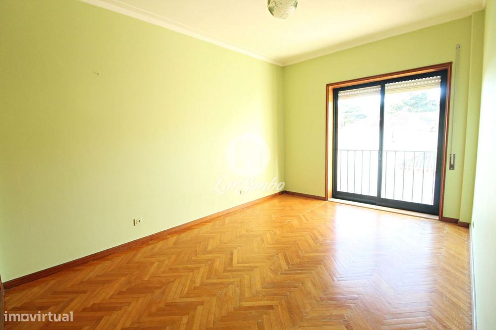 Apartamento T2, situado em Arcozelo, a 4km da Praia