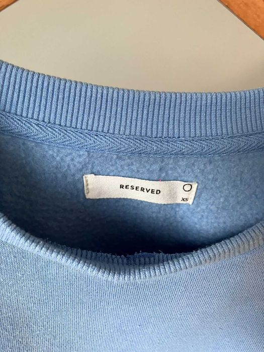 Błękitna bluza Reserved wykończona koronką