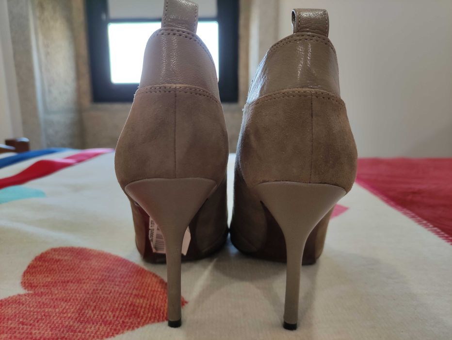 Botas em pele e camurça num 37. Marca Enzo Angiolini El corte Inglês