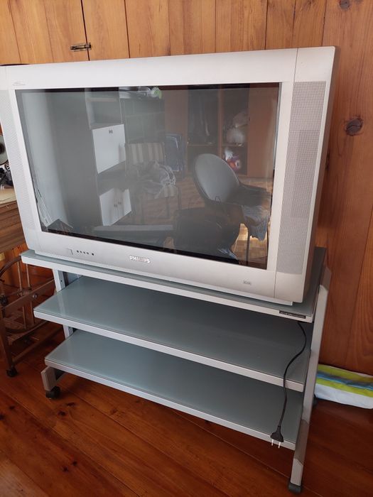 TV Philips (modelo 32PW8807/12) + Móvel incluído