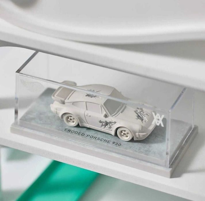Hot Wheels x Daniel Arsham Eroded Rally Case & Porsche 930 Sealed Mattel Creations Raro