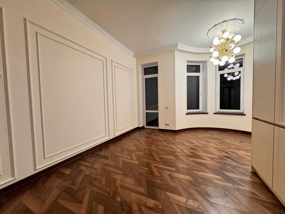 Продається просторий  будинок в Центрі