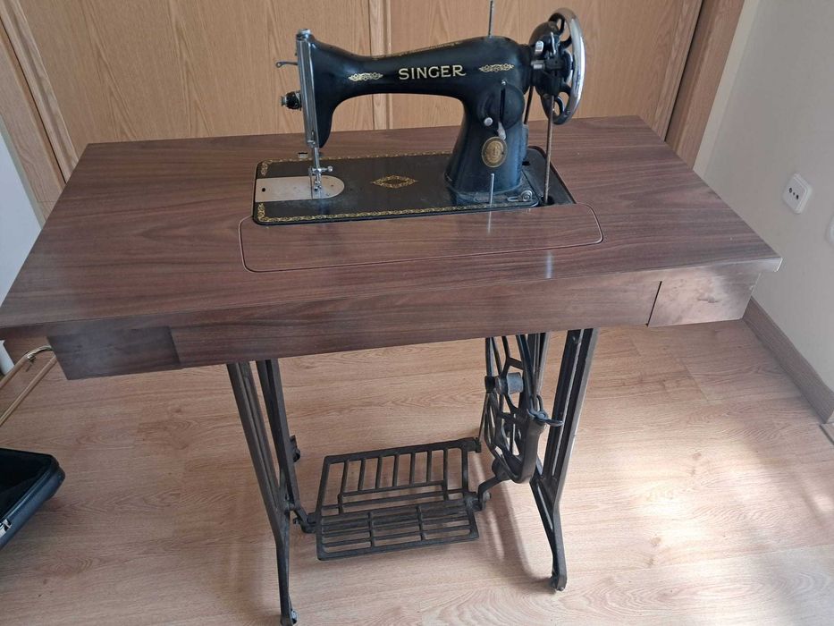 Vendo Máquina de Costura antiga Singer