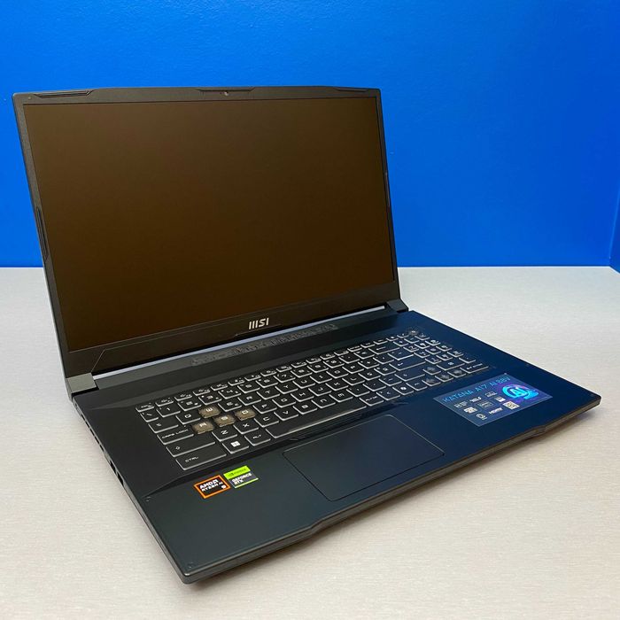 MSI Katana A17 AI B8VF - 17.3" 240Hz | Ryzen 9 8945HS/32GB/RTX 4060