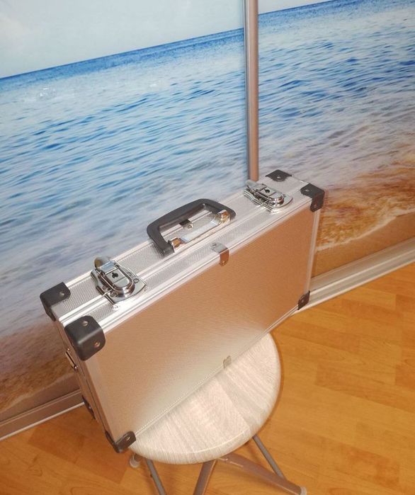 Футляр для переносу комп'ютерних запчастин