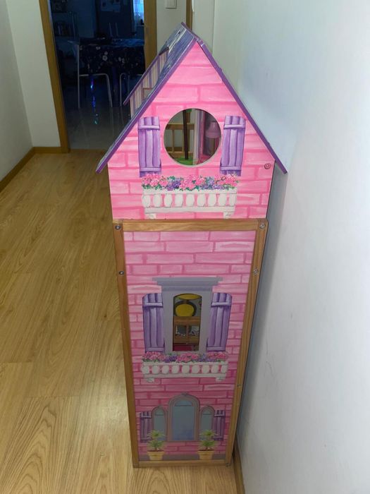 Casa de bonecas cor de rosa