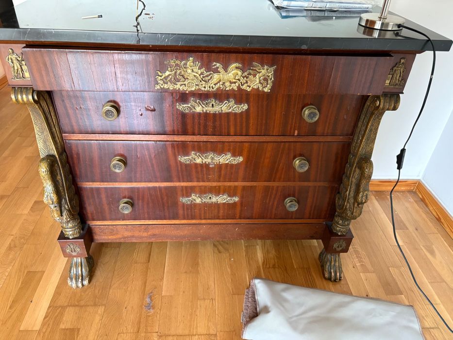 Cômoda linda século XX