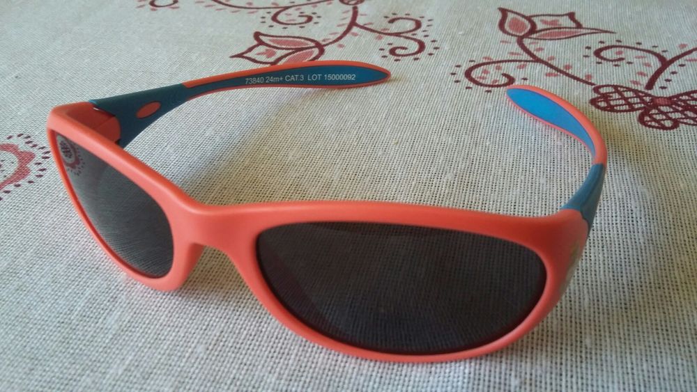 Óculos de sol Chicco 24+ novos com caixa de transporte original