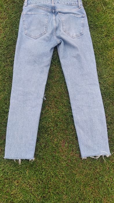 Jasne niebieskie jeansy z rozdarciami Zara S 36