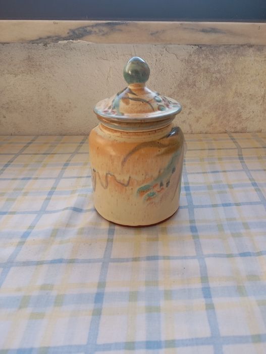 Pote em cerâmica artesanal com tampa – decoração rústica