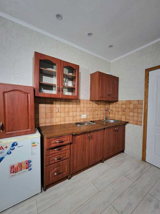 Продам в Одесі 1-кімнатну квартиру з власним гаражем біля моря!