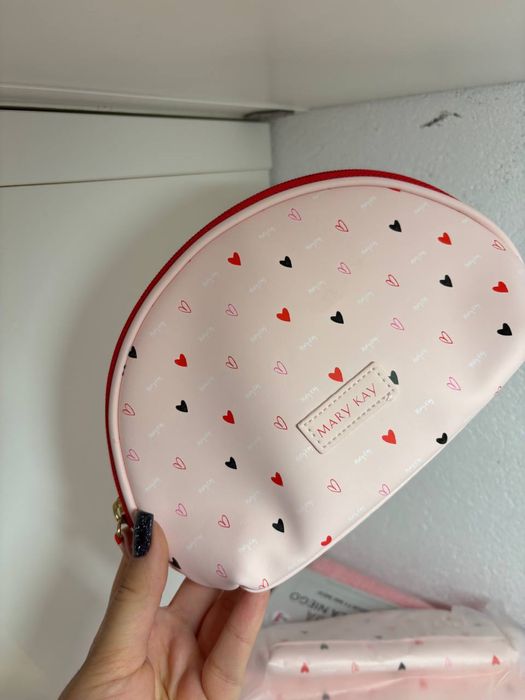 Kosmetyczka w serduszko Mary Kay