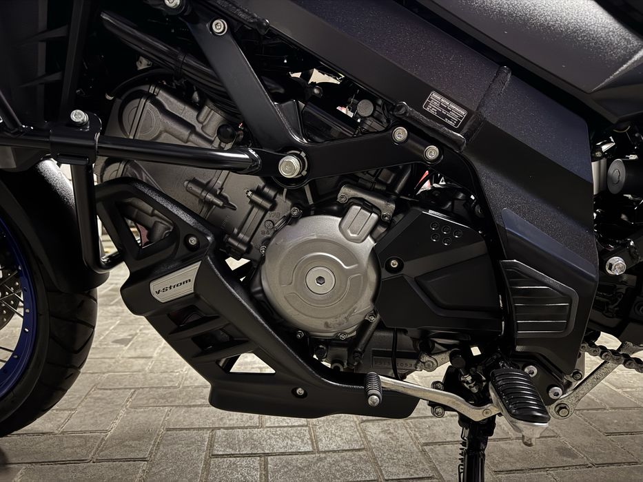 Японский мотоцикл Suzuki V-Strom 650 ABS 2022г.