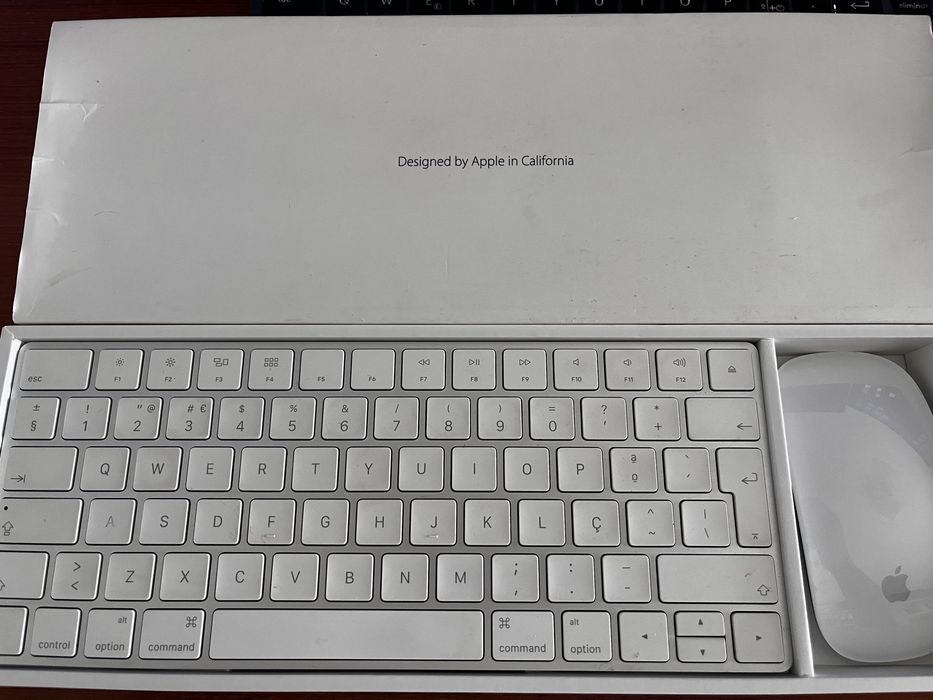 iMac Retina 4K 21,5" — i7 3,3GHz | 16GB RAM | Ecrã Substituído | Caixa e Acessórios Originais