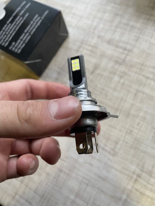 Лед лампочки Н4. Дві