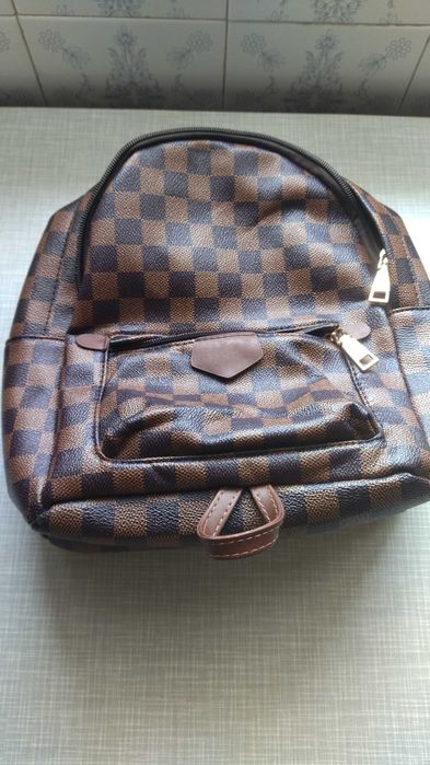 Mochila pequena praticamente nova sem etiqueta