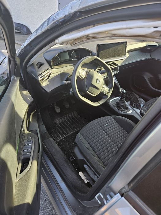 Peugeot 208 II Active PureTech 1.2 THP 130CV de 2023 para peças