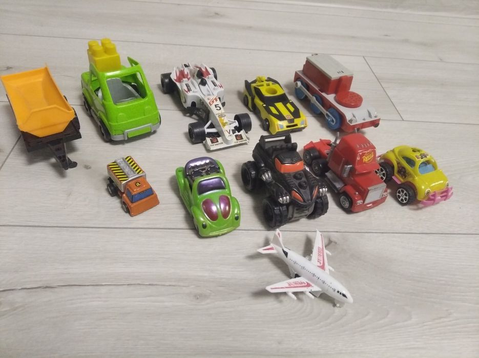 Лот машинок! Машинки, паравоз Thomas, тягач Mattel Disney/Pixar тачки