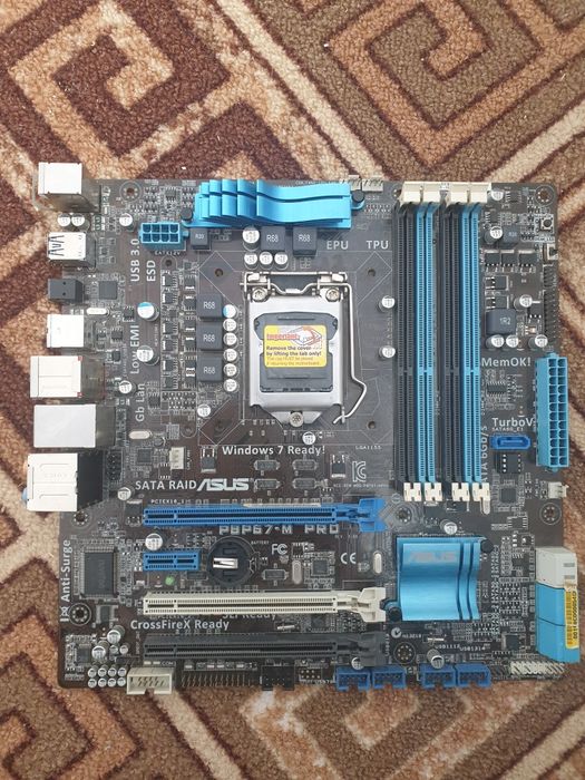 P8P67-M PRO, материнка під сокет 1155, на запчастини, не включається