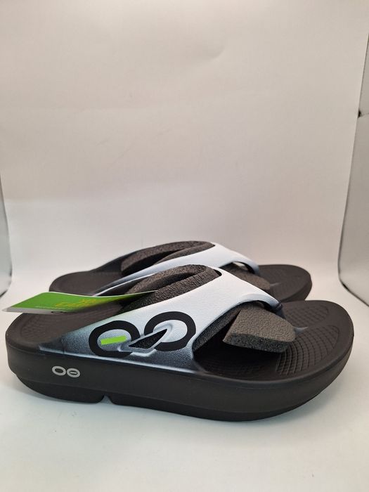 Klapki regeneracyjne OOFOS unisex 36