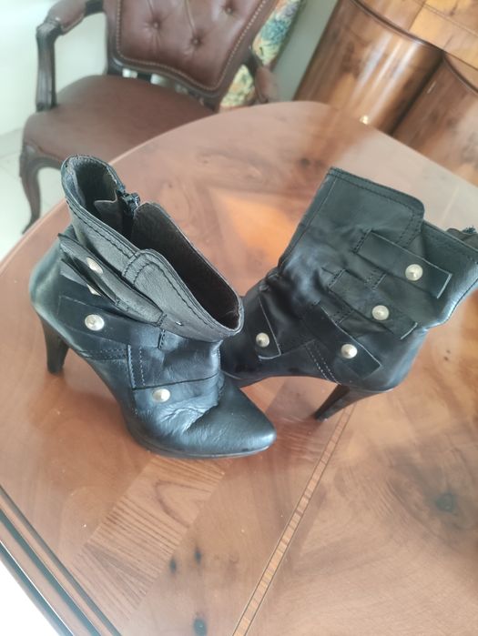 Bota de senhora em cabedal tamanho 37