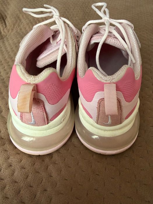 Кросівки Nike Air Max 270