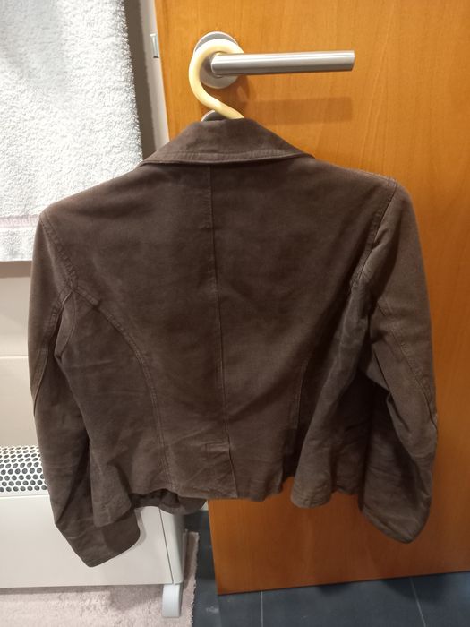 Casaco em couro cintado com pelo sintetico tamanho M