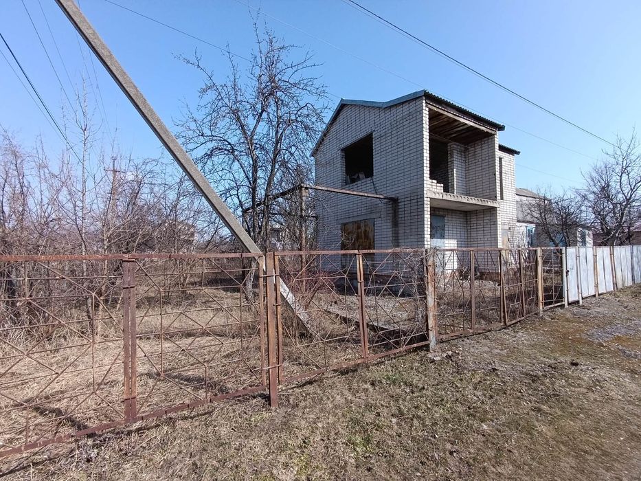 Продам дачу в городской черте. 5,5 соток+ недострой. Левый берег.