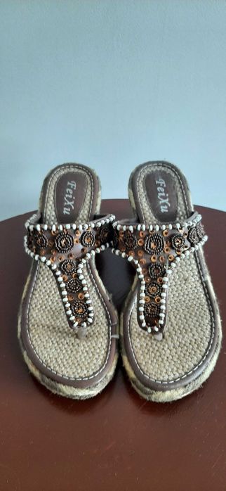 Japonki na koturnie 38 z koralikami na lato